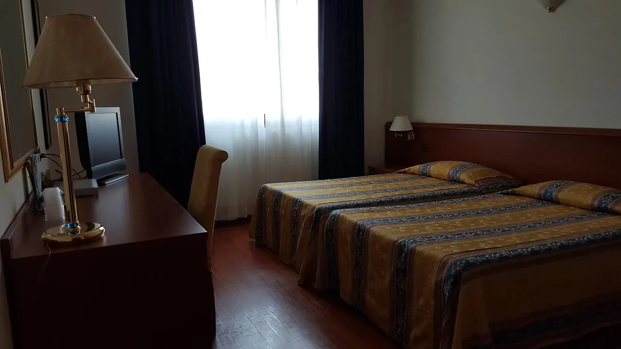 Hotel New Genziana Altavilla Vicentina 4*,