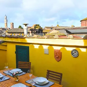Appartamento Un Terrazzo Sulla Magia Siena